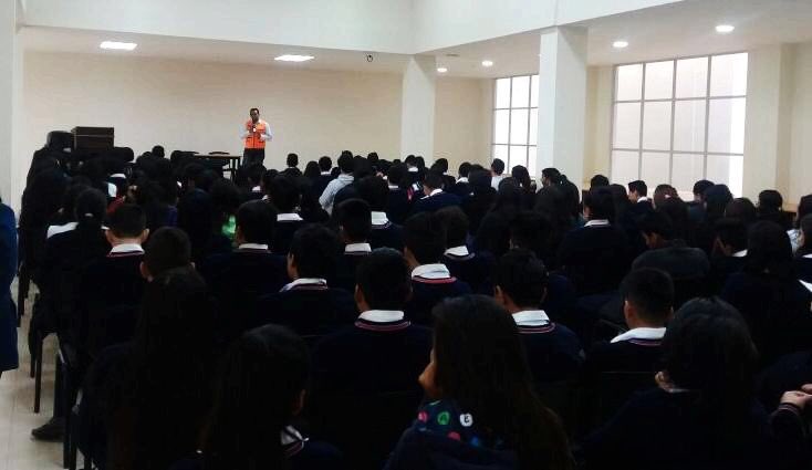 Riesgos_Ec's tweet photo. Técnicos #SGR acuden a centros educativos de #Tungurahua, #Cotopaxi y #Chimborazo para fomentar una cultura de prevención por el Día Internacional para la Reducción de Desastres #DIRD2017 https://t.co/Chli6DRscG