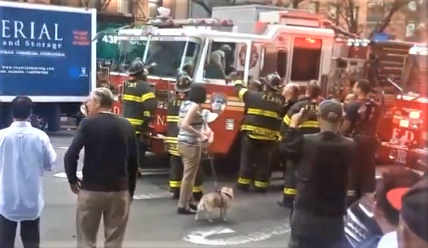 STATter911's tweet image. Must see: More &amp;amp; better video of #FDNY #firefighters taking down man trying to steal a fire engine
statter911.com/2017/10/23/vid…