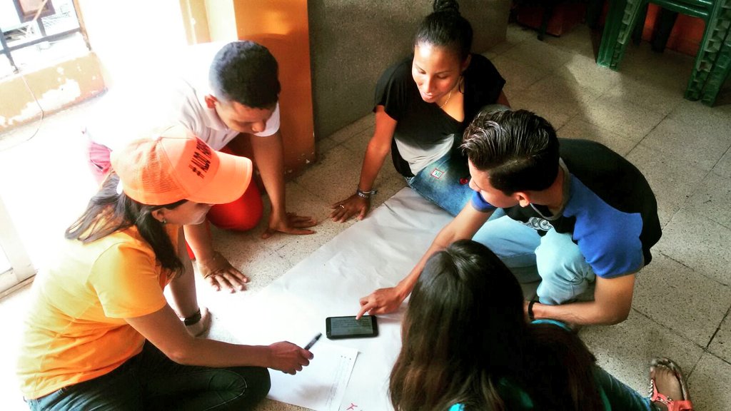 cendemocratico's tweet photo. En nuestra central de #Durán se continúa elaborando el proyecto que buscará solucionar los problemas que envuelven a los jóvenes del cantón👏 https://t.co/4SgItCeGEi