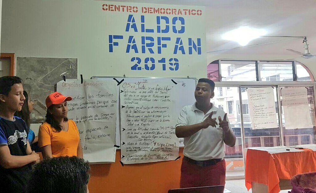 cendemocratico's tweet photo. En nuestra central de #Durán se continúa elaborando el proyecto que buscará solucionar los problemas que envuelven a los jóvenes del cantón👏 https://t.co/4SgItCeGEi
