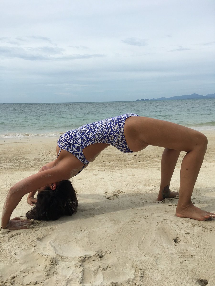 ct_bollywood's tweet photo. #LisaRay
Stretching myself even on vacay #FSKohSamui https://t.co/GoiqJXI0Bc