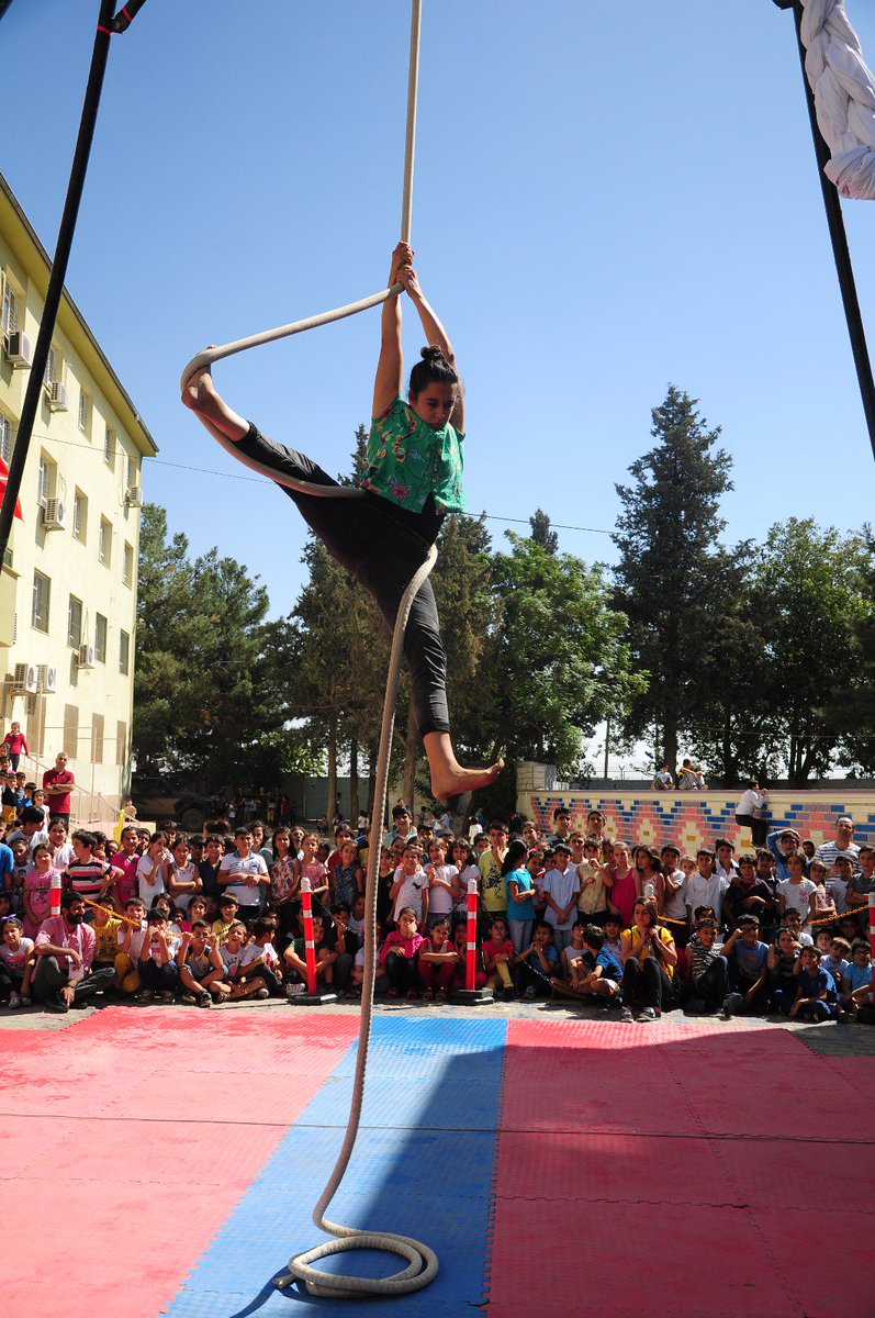 msssfest's tweet photo. #Msafest 2017 - Nusaybin Yıldırım İlkokulu  #socialcircus  #unicefturkiye #sirk # #acrobatic #refugees #cirquedusoleil #nusaybin #Mardin https://t.co/jDd9zK4xLW
