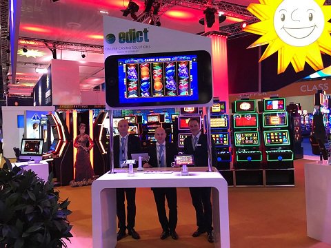 AzarPlus's tweet photo. EDICT presente en el stand de MERKUR en #g2e2017 #LasVegas https://t.co/bheRqyPBPP https://t.co/o6m7hBx5Bj