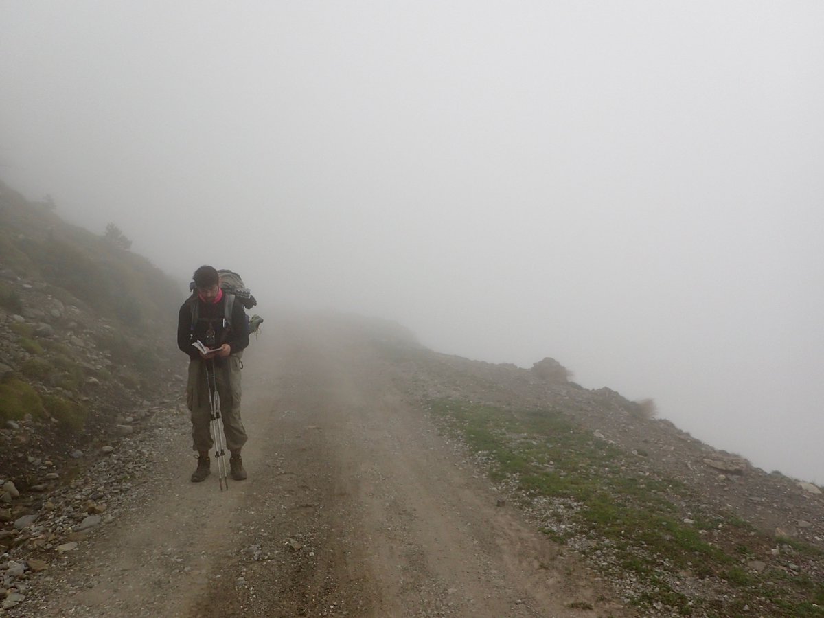 ImperialHRP2017's tweet photo. Where is that cabane? #navigation #mist #visibility #hiking #HRP #Pyrenees https://t.co/IvZJgJJFTE