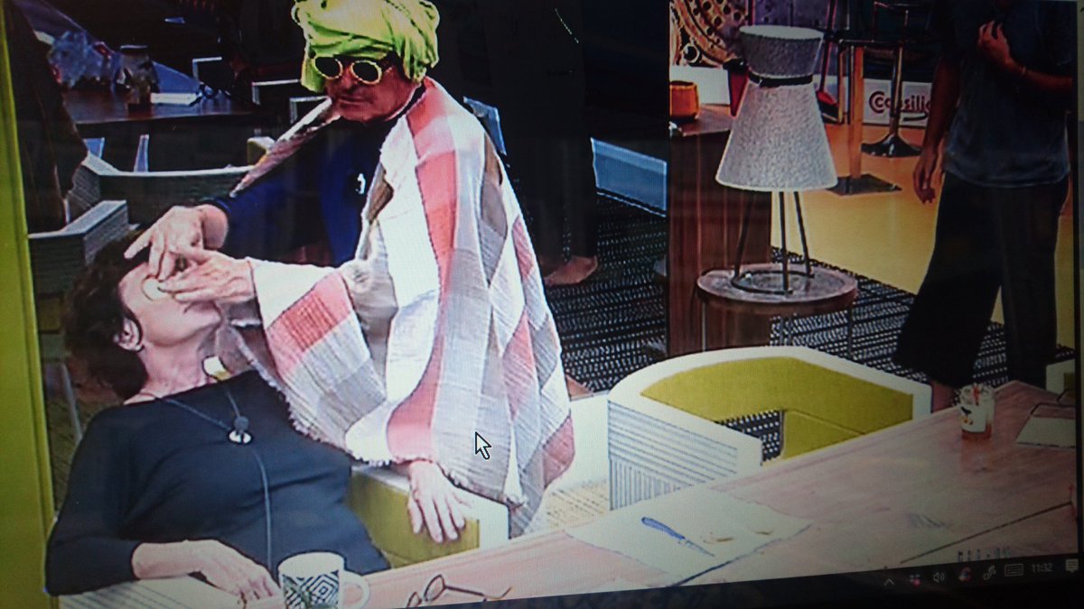 Maurxr's tweet photo. Al #gfvip #Margy racconta il suo segreto per rinfrescare gli occhi e sconfiare il contorno occhi con una patata al giorno #gfvipdiretta https://t.co/JccQEeFRig