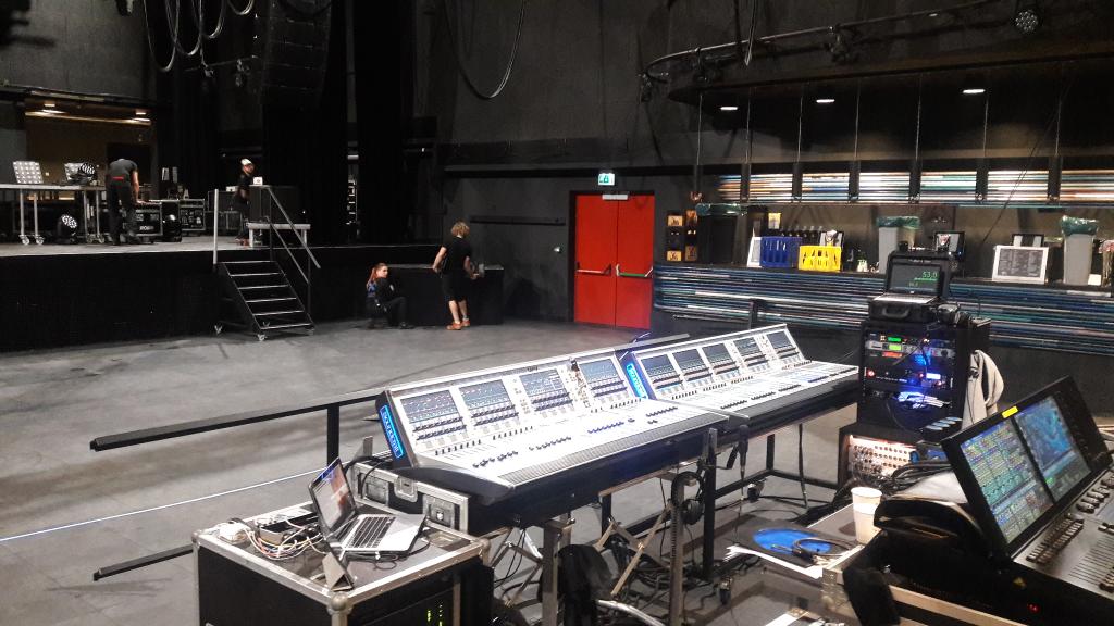 paulybsound's tweet photo. I love it when my #Vi400 is in good company. #Doornroosje #Nijmegen #LiveSound https://t.co/aIjAFiFgZ0