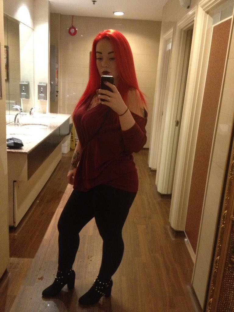 KellyDianexox's tweet photo. Friday night birthday drinks 💃🏻 #out #glam #redhead #birthdaynightout https://t.co/76RM05jImc