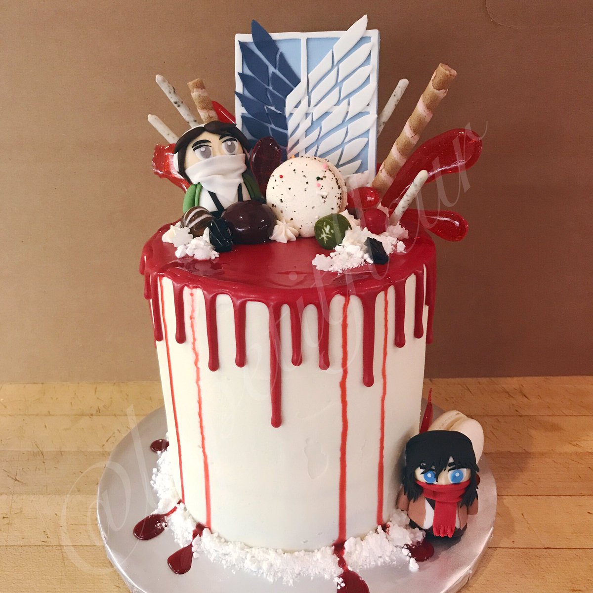 la_Petit_fleur_'s tweet photo. A #bloody #attackontitan #loadedcake for an #October #birthday ๐๐ #Levi #Mikasa #dripcake #lapetitfleur https://t.co/YCdpq0fTKx