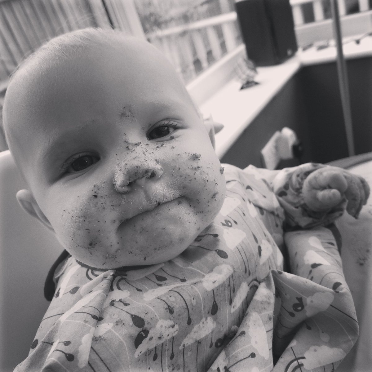 Top tip: 

Doing some DIY? Don't bother with super glue; just use Weetabix - it apparently has the same properties. 

#hateshavingherfacewiped #nexttimeshesstayinglikethat #likeglue #adventuresinbabyledweaning #weetabix #7monthsold