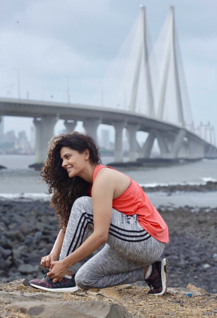 ct_bollywood's tweet photo. #SaiyamiKher
Time to burn all the Diwali binging and start training for my next half marathon  😋🏃🏽 https://t.co/9Zc6fPvs65
