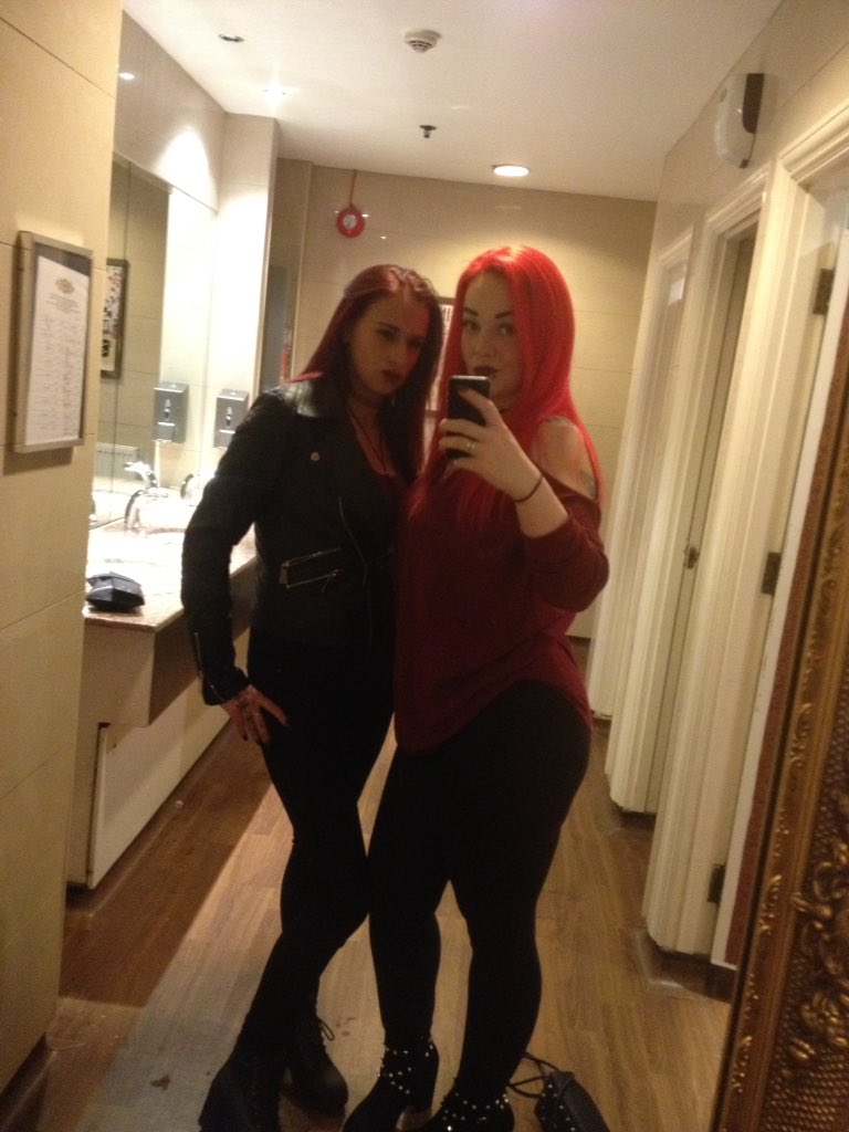 KellyDianexox's tweet photo. She's my bestie bestie she's my bestieee 👭❤️ #bitches #birthdaynightout https://t.co/wsRTOqJpjq