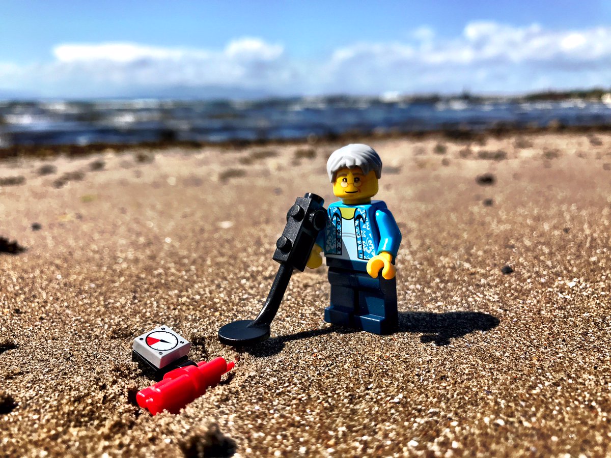 There may be some nasty surprises washed up after #StormBrian - if you find ordnance at the coast stay well back and dial 999 for Coastguard