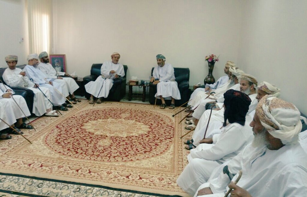 al_sharqyasouth's tweet photo. #شهر_البلديات_وموارد_المياه_٢٨ سعادةالشيخ والي جعلان بني بوعلي يستقبل لجنةتقييم مشاريع شهر البلديات التى تبدأ زيارتها للولايةفي نيابةالاشخرة https://t.co/lBiNyoWpWy