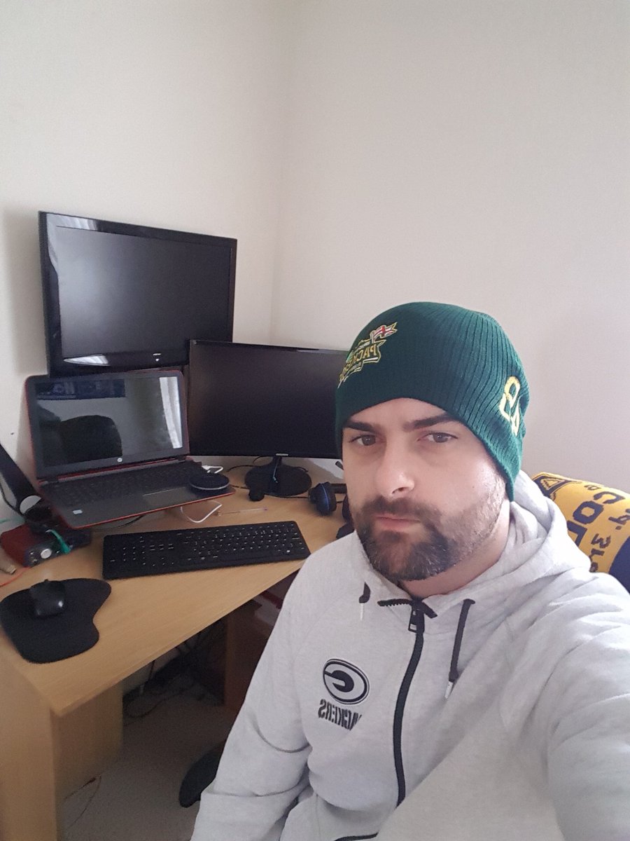 sean1to9's tweet photo. Monday made a whole lot better!! New @ukpackers slouch hat #TeamSlouch #GoPackGo https://t.co/1lWm8jaQ4s