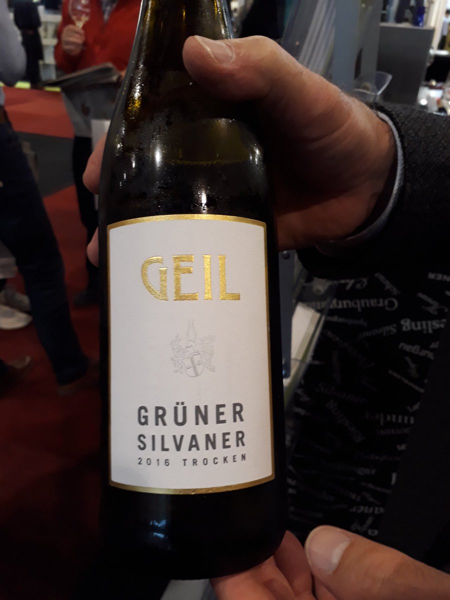 DirkRodriguez's tweet photo. Beste witte wijn onder de 10€ op megavino? zou best kunnen. #Geil #DuitseWijn https://t.co/ShUh4qdBsd
