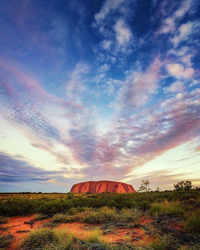 Australia's tweet photo. Excuse us, we just need a moment to admire this insanely beautiful sky show over #Uluru (via IG/onelastexposure in @VisitCentralAus) https://t.co/XuxSLxcj22