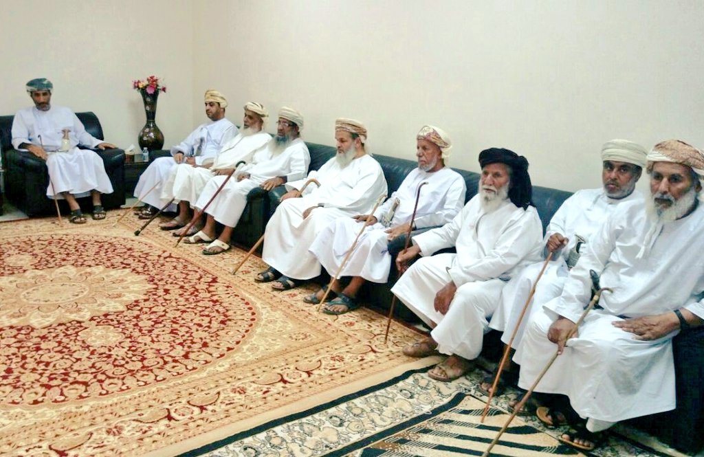 al_sharqyasouth's tweet photo. #شهر_البلديات_وموارد_المياه_٢٨ سعادةالشيخ والي جعلان بني بوعلي يستقبل لجنةتقييم مشاريع شهر البلديات التى تبدأ زيارتها للولايةفي نيابةالاشخرة https://t.co/lBiNyoWpWy