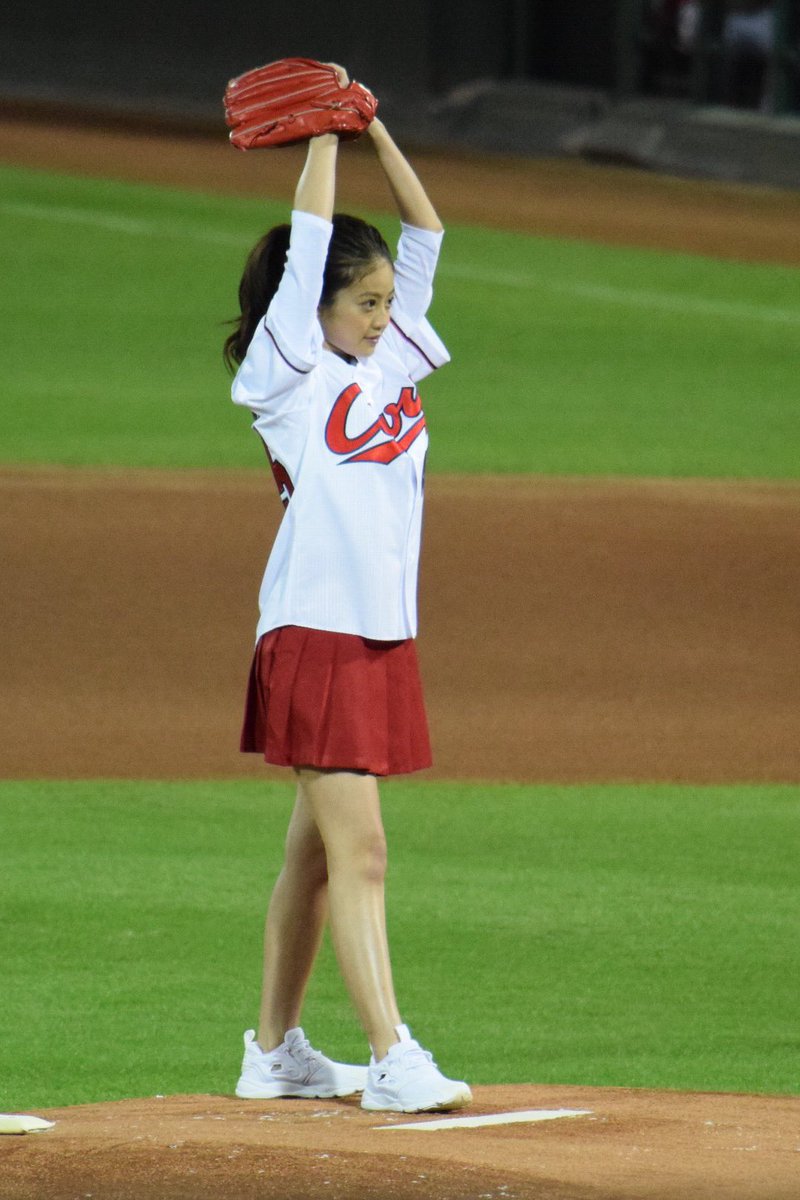 A 今日カープの始球式した 今田 美桜さん 女優 が可愛すぎる