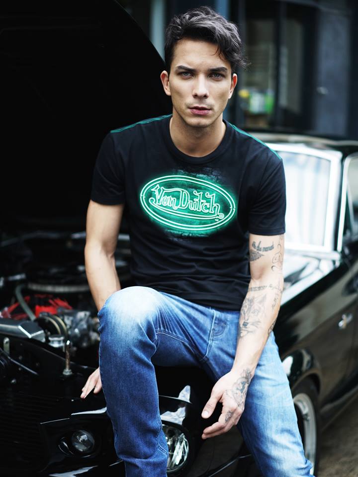 VonDutchPH's tweet photo. Friday night lights.

Tough max washed jeans with Neon Lights Logo Tee.
#VonDutchPh #VonDutchMens #VDToughMax https://t.co/TnTI3IdoOw