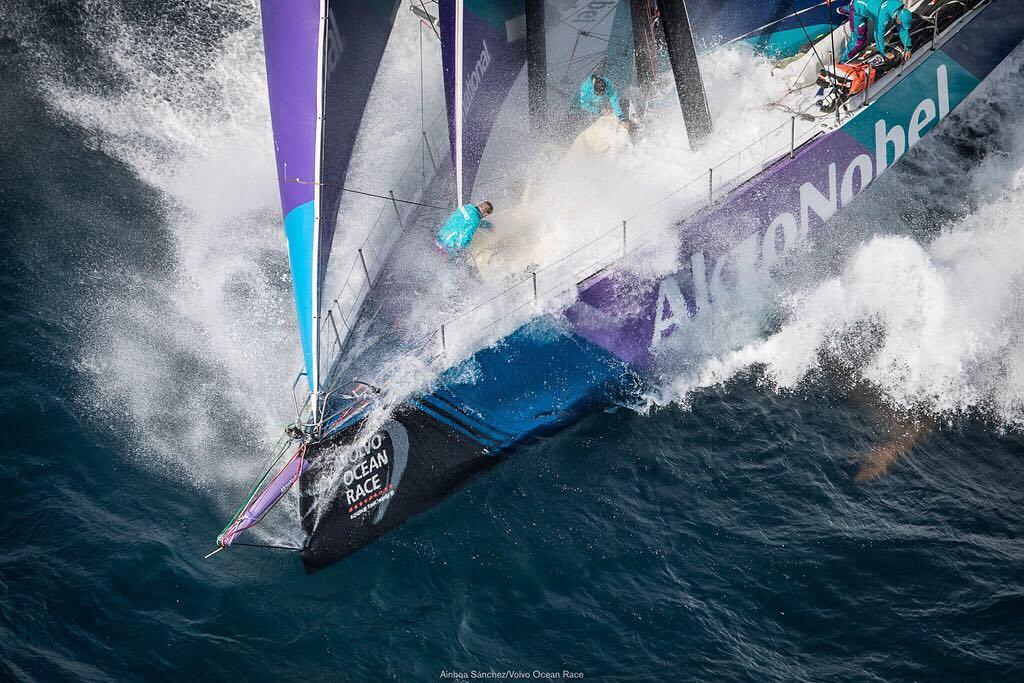 wolfiesanchez's tweet photo. @volvooceanrace #leg1 #start @teamakzonobel #helishot #ilovemyjob @canonespana #picturebyainhoasanchez https://t.co/HKIkmG3z0C https://t.co/5onv7Wp3rh