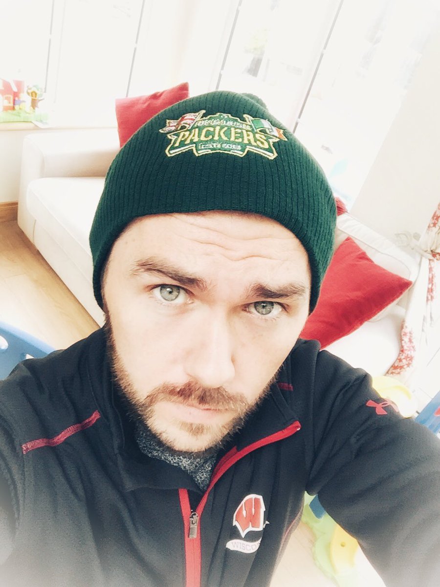 SteDiddyNFL's tweet photo. #MiseryMonday made brighter by the arrival of my @ukpackers Slouch hat! #TeamSlouch baby! (Bobble Hat being ordered though!) ๐ https://t.co/WC7Un4Wxb0