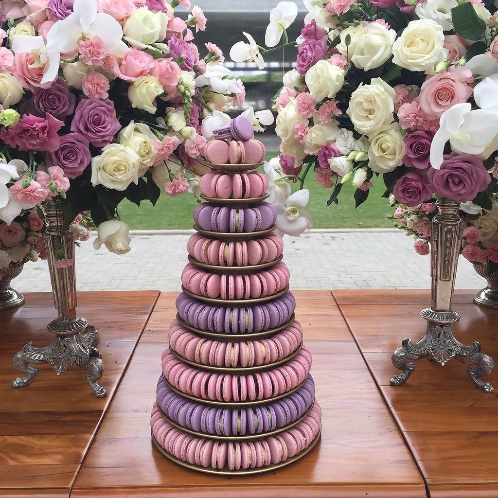 Maypatissiere's tweet photo. Bom dia! Uma das torres do final de semana linda e rodeada pelas flores do @andrepedrotti ! 💗
#maymacarons #macar… https://t.co/qQCCXQOGSl https://t.co/MrmkMcrwkE