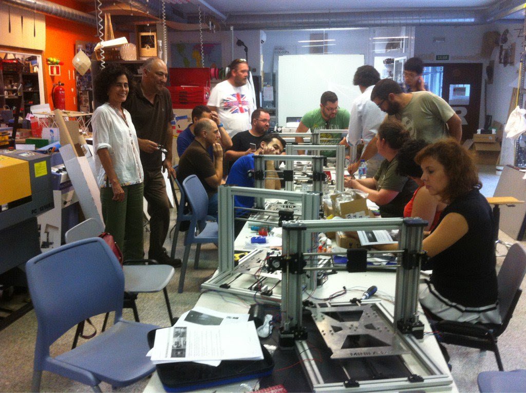 fablabsevilla's tweet photo. Nueva formación de la plataforma de aprendizaje 3D @minifab_es en el fablab de la @unisevilla 

https://t.co/MWSMYtbgpq https://t.co/AqnIRGR950