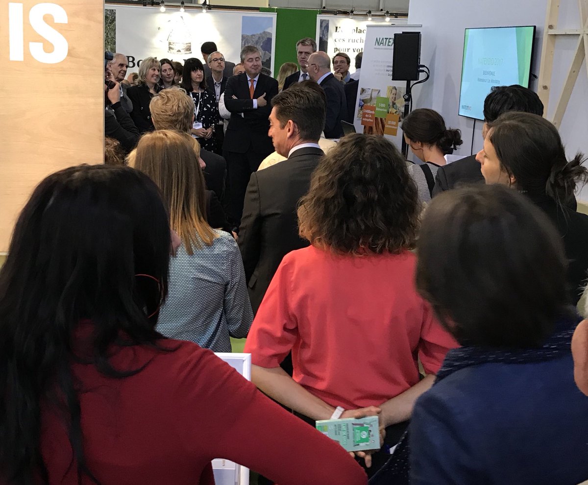 algosource's tweet photo. Le ministre de l’agriculture est à @Natexpo ! #complementsalimentaires #produits #naturels #algosource https://t.co/1DFODlt7cg