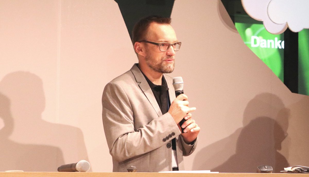 Netzwoche's tweet photo. Die #DINAcon17 stiess auf ein breites Publikumsinteresse. @DINAconCH https://t.co/VmWSFwca7z https://t.co/iGstfdTSwo