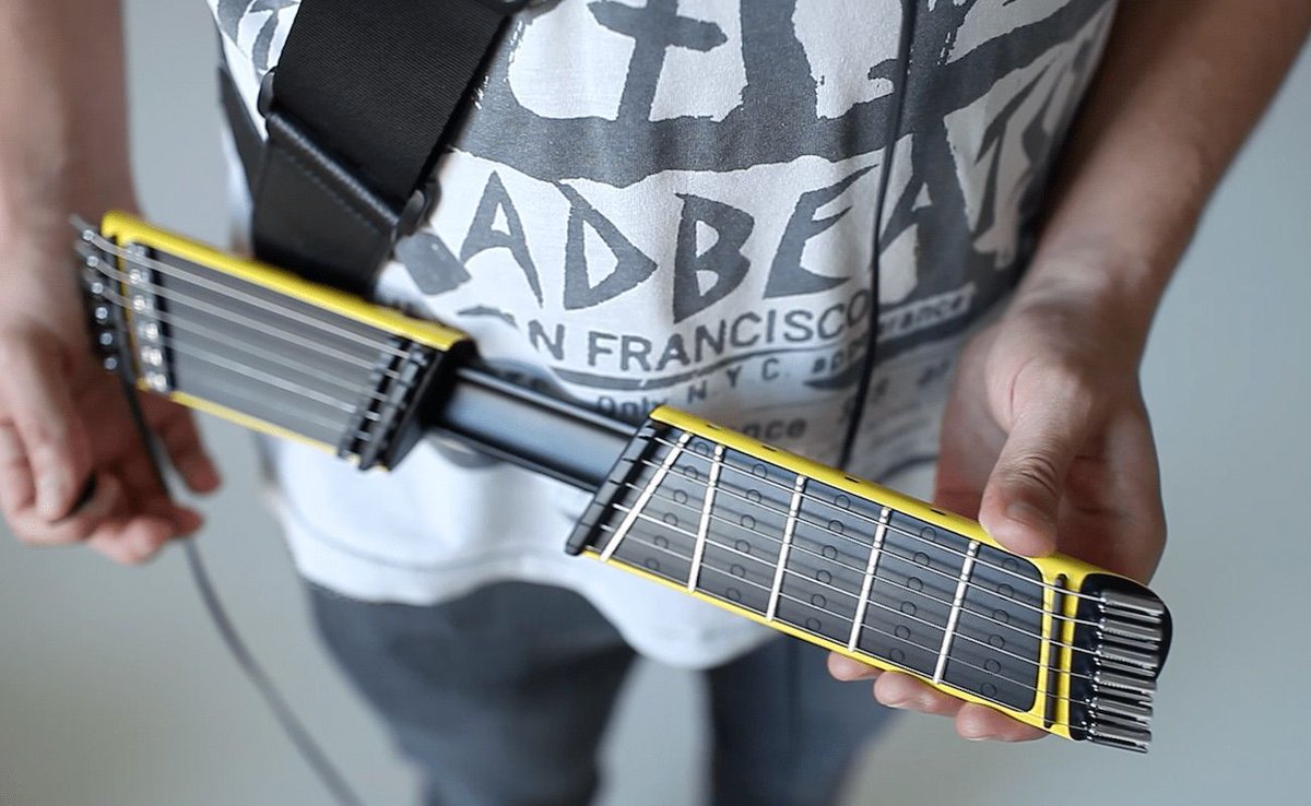 evanvar's tweet photo. Portable #DigitalGuitar by @playjammy https://t.co/YHtwGXwXQZ Packing the ability of 17 guitars in one! #guitarskills 🎸 https://t.co/EYzXZndAiN