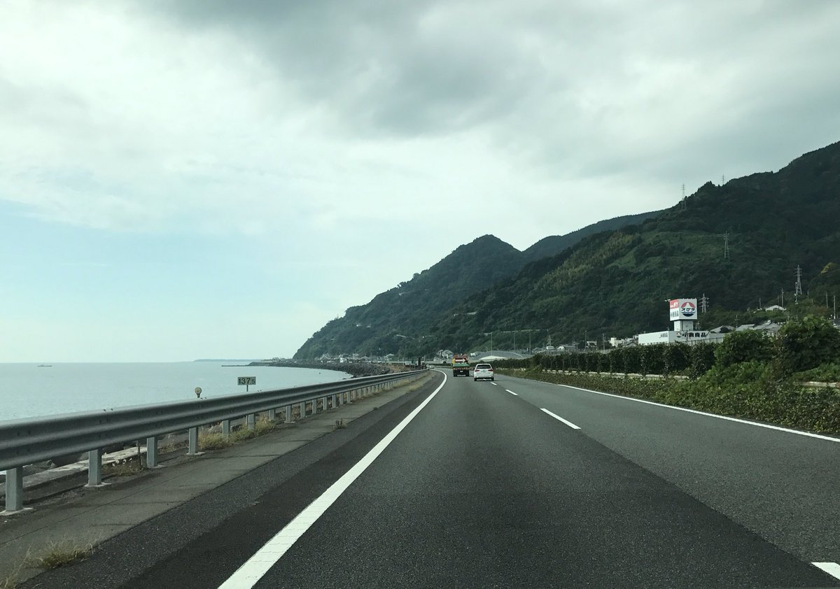 T T Auf Twitter 由比の東名高速は海の側を通る絶景区間だが 高波でよく通行止になる 実は 当初の計画ではこの区間はトンネルで通過することになっていた