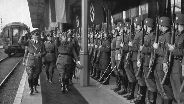 mhistoriacat's tweet photo. #taldiacomavui de 1940 es van trobar el General Franco i Adolf Hitler a #Hendaia #IIWW #Feixisme #Franquisme #Nazisme https://t.co/k4d4WR2gjQ