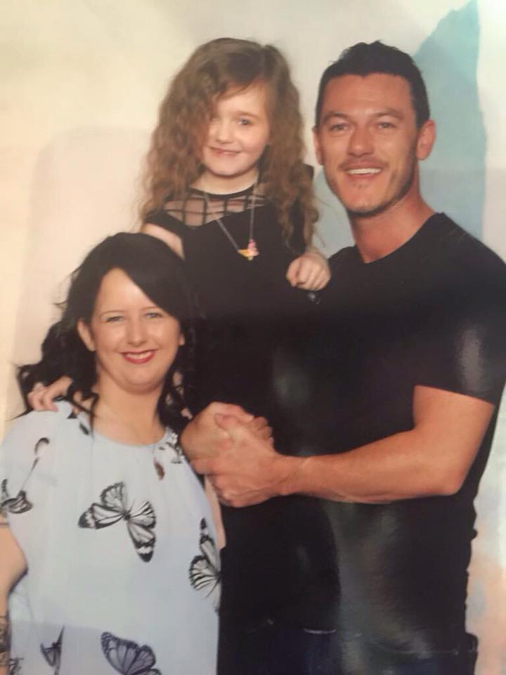 arociorl's tweet photo. #Day23 #LukeToBer #WithaLuckyFan  #LukeEvans This is cool to me. He looks awesome &amp; happy here😍😍😍 https://t.co/Ca1WX0SpPZ