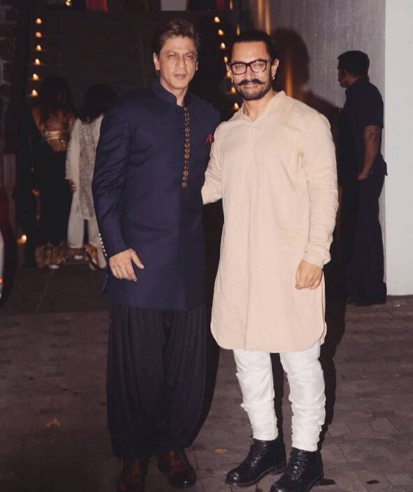 ZetcTV's tweet photo. Epic Click: #Bollywood's Mr. Perfectionist @aamir_khan and King of #Bollywood @iamsrk are together in same picture. https://t.co/3NqCF7WfIR