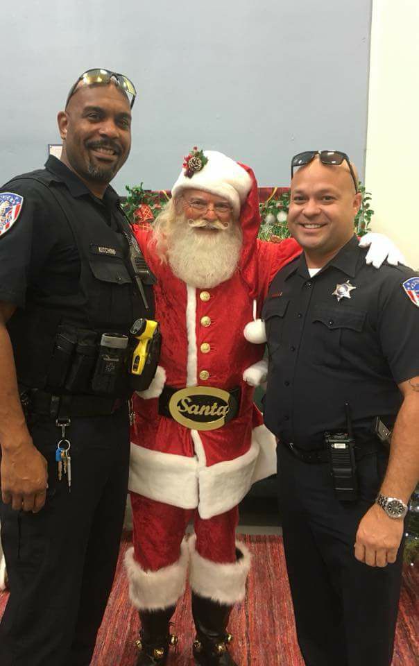 jacko726's tweet image. The Villa Park Police stopped by to check my Sleigh drivers license while at the Willowbrook High School Craft show Saturday 10/21