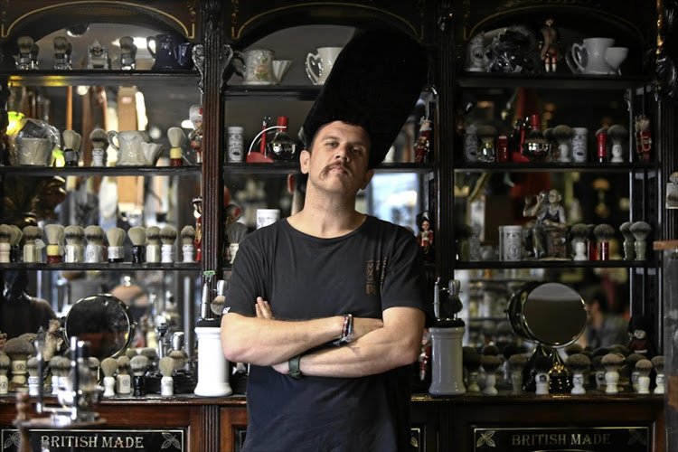 ALETTAHA's tweet photo. #BoycottTaxis "@Dispatch_DD: Jack Parow shaken after taxi drivers threaten him with a panga https://t.co/Z2UiBMJEPy https://t.co/bJFoBfTtQJ"