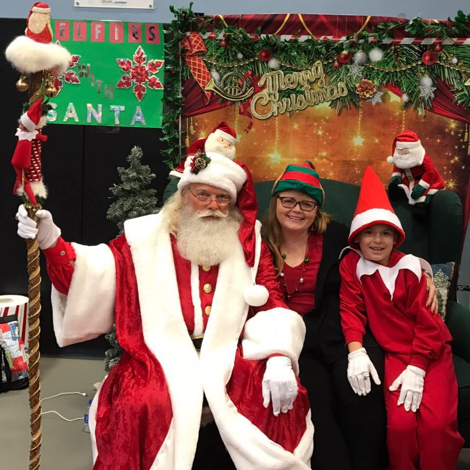 jacko726's tweet image. Santa had a few helpers at the crafy show