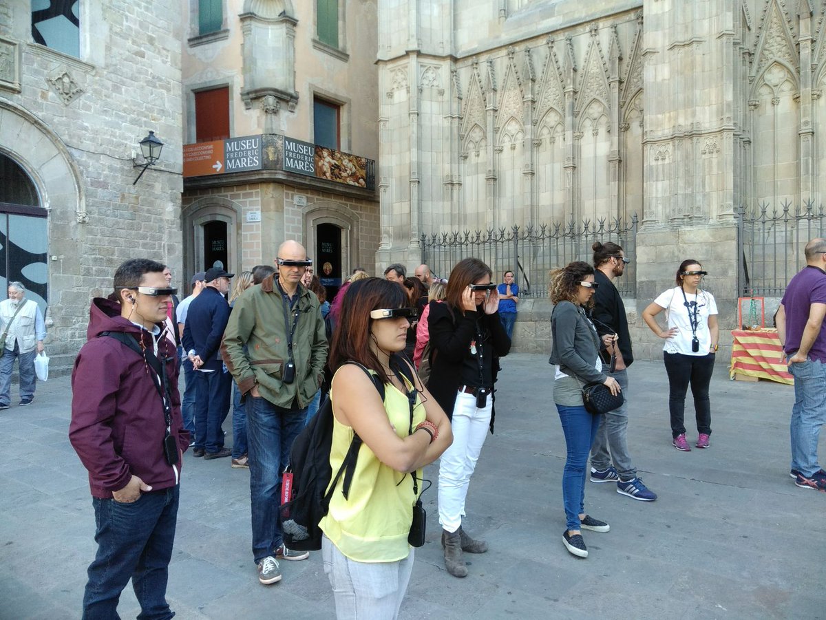 PastView's tweet photo. Algunos de los asociados de @bcnTB han viajado con #PastView a través del tiempo para conocer el pasado gótico de la ciudad.🕶️🚶‍♂️ https://t.co/VtR13fMZUD