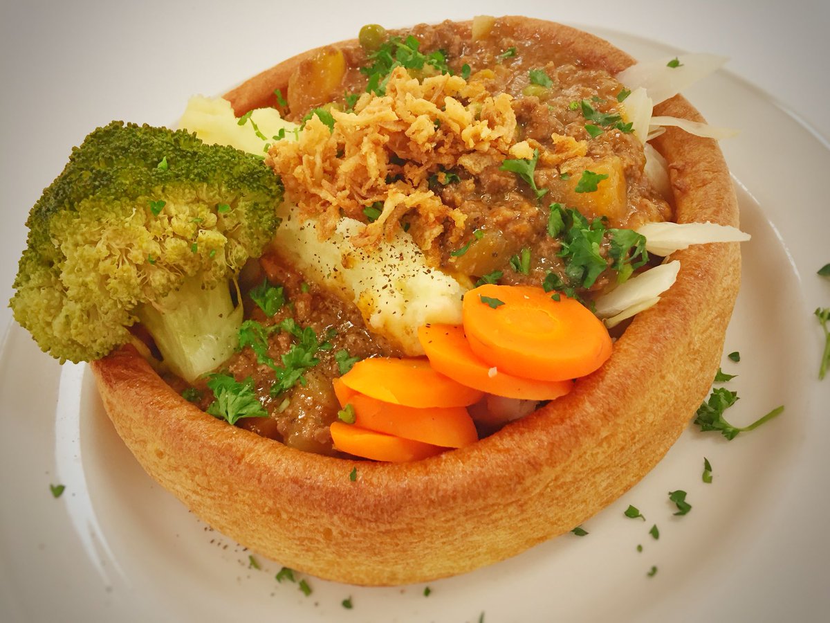 CarlPerkins75's tweet photo. Staving off the stormy weather with our #ClassicComforts Giant Filled Yorkie bar #HomeFromHome #EliorFoodie βπ½π https://t.co/nP7qW5Yphq