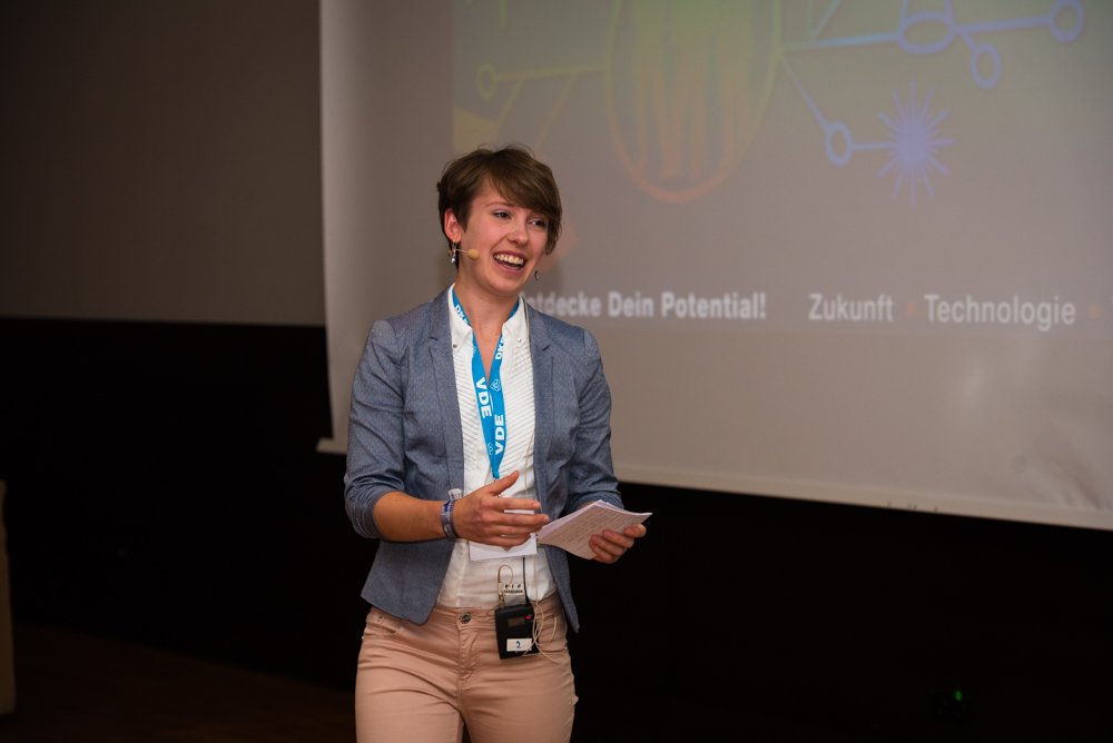 vdeyoungnet's tweet photo. Großartige Moderation der Eröffnung unserer diesjährigen #YoungNet Convention! Vielen Dank, Sylvia Schmitz! #MST17 https://t.co/w6TJl03BPY