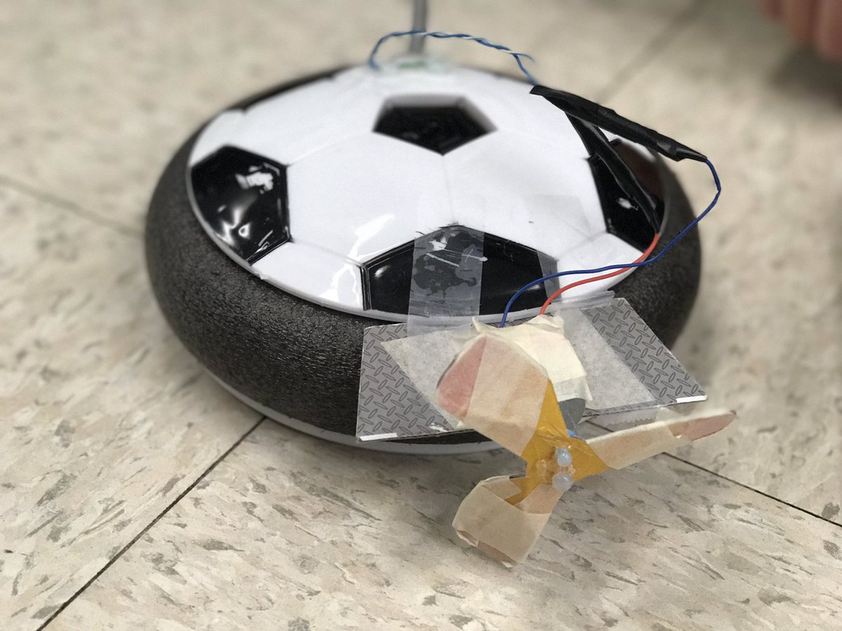 edUcation_frwd's tweet photo. #Hovercrafts on a Monday? Yes, please! #Soldering #Circuits #StudentProposal #STEaM #STEM @blg0416 @NSTA @nacol @Institute4PL @STEM_Saratoga https://t.co/C5SbjsjpAJ