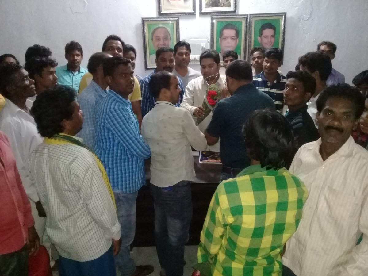 SarojMeeher's tweet photo. Patnagarh block solbandh panchayat youth bjp leaders join BJD patnagarh constituency office https://t.co/GJu52esRlZ
