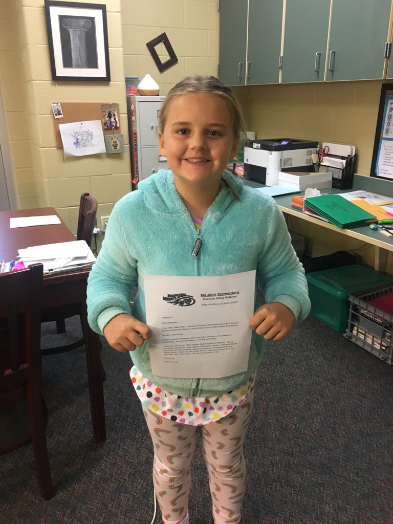 HamiltonParks17's tweet photo. Jillian got the first ever @mauldineagles positive office referral! 🎉 Great way to start a rainy week! Way to LEAD, Jillian! #MESLead https://t.co/unf5Lr7ZuX