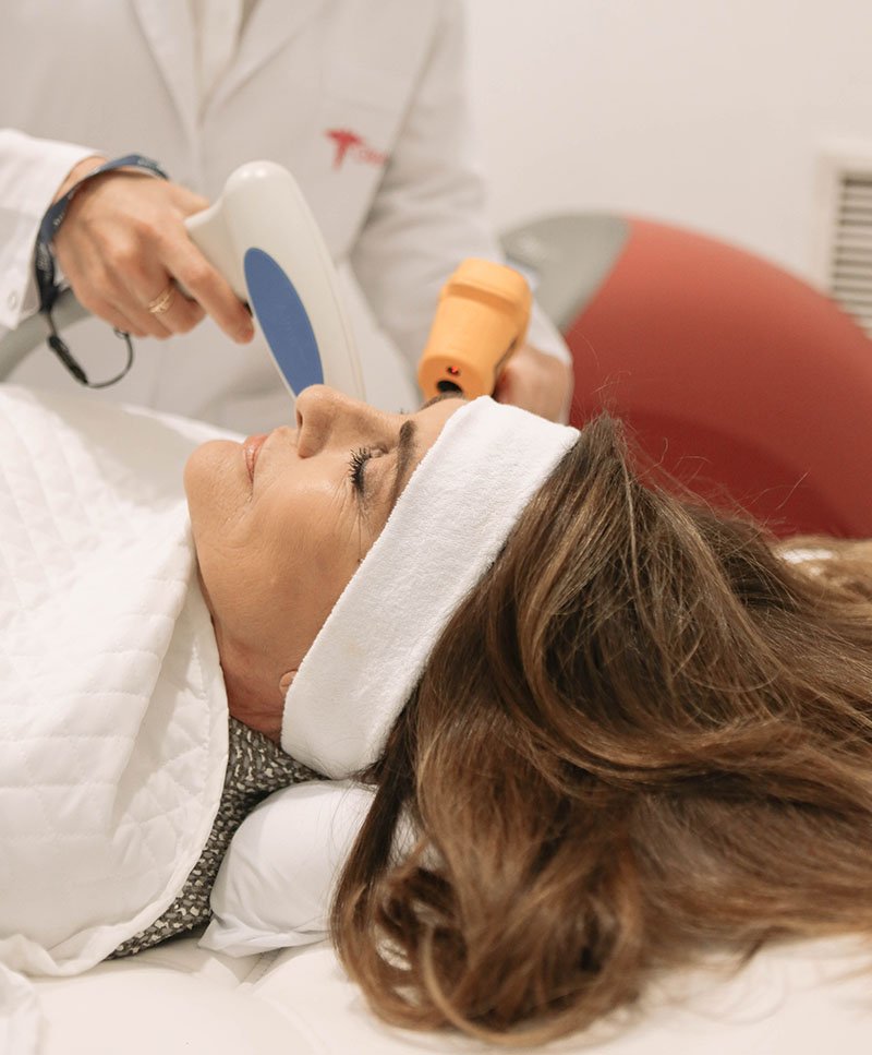 silviafbarrio's tweet photo. Cuidada por el gran equipo médico de @crenyf con #PixelRF que tensa la piel y mejora las marquitas de la cara! #AhoraMeTocaAMi https://t.co/vEIKXCUlX8