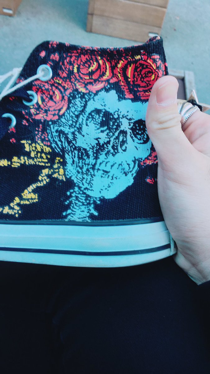n_ffff0124's tweet photo. めっちゃ探してたconverse手に入れた https://t.co/bpfFyPMCSu