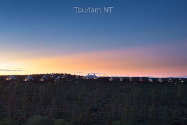 AngieCQuinn's tweet photo. Sunset over Uluru is just 👌🏼 #alive https://t.co/5YNDUT7iMK #NTAustralia #StudentFeed #StudentUniverse https://t.co/5Q4z2hbB6o