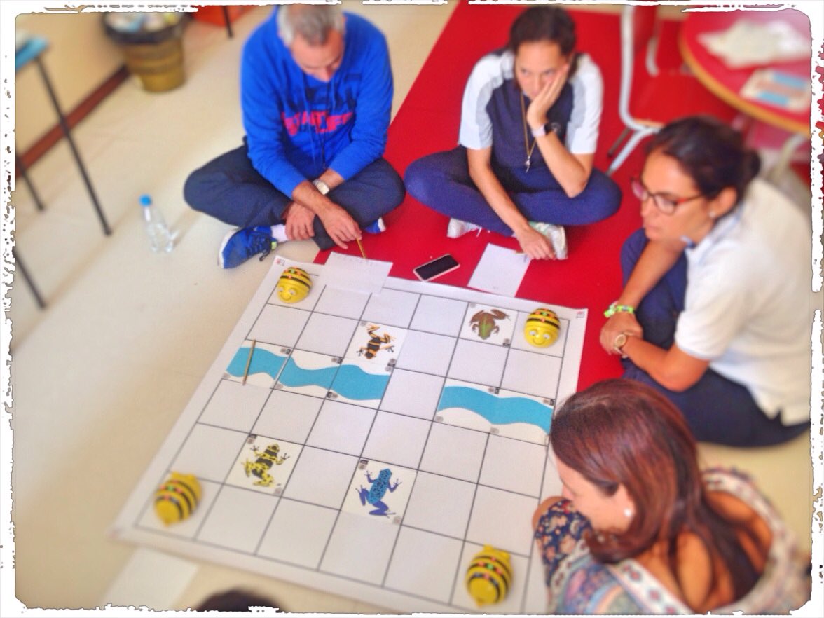 infantilpresen's tweet photo. Hoy son los profes los que juegan y aprenden para después enseñar a sus alumnos/as #robotica https://t.co/NIYNB36xMP