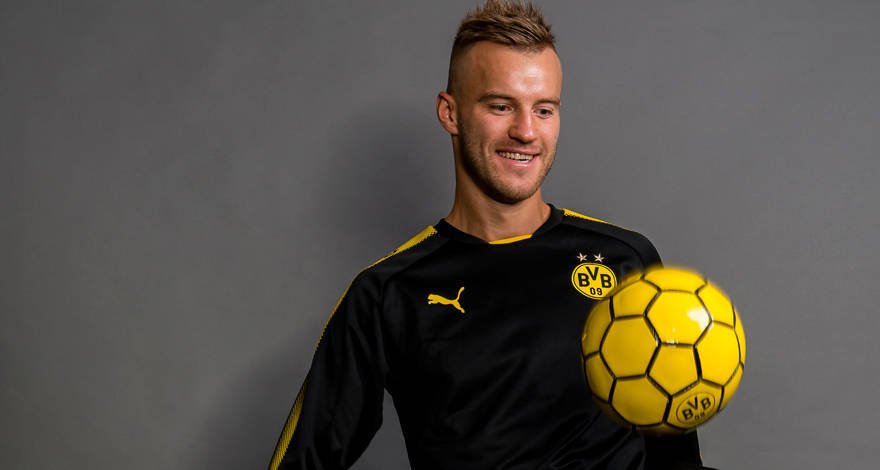 Happy 28th birthday to Andriy Yarmolenko!! 