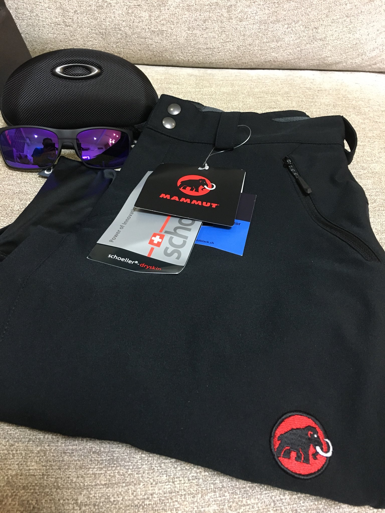 穂高 槍ヶ岳 Twitterren 昨日のお買い物品 ๑ ᴗ Mammut グレイシャーパンツ オークリーサングラス また買っちゃった 木更津アウトレットパーク マムート オークリー 買い物でストレス発散