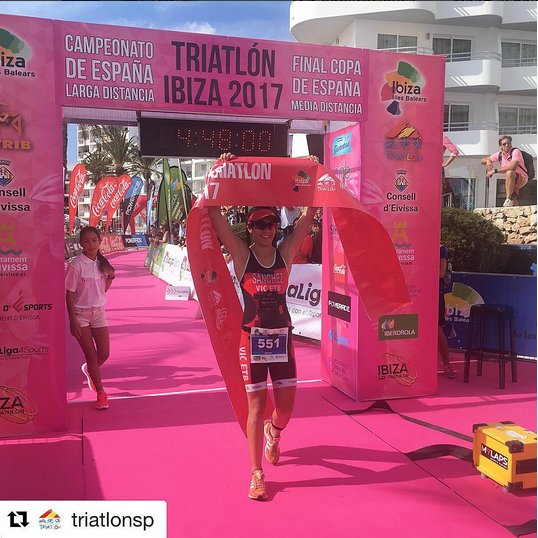 Qbio_bio's tweet photo. La triatleta @msaanchez95, de @ClifBar, campeona de 1/2 distancia en Ibiza en la última prueba de la Copa de España. ¡Felicidades! #triatlon https://t.co/KhO99pbJ14